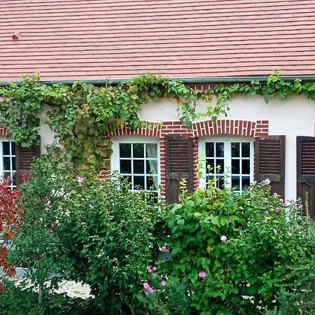Chantilly ,Petit Dejeuner Et Table D'Hotes Possible Noyers  Exterior photo