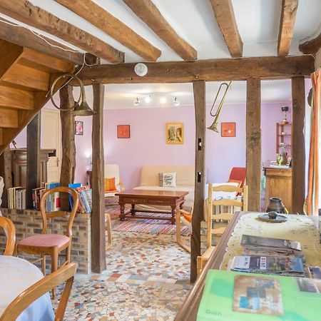 Chantilly ,Petit Dejeuner Et Table D'Hotes Possible Noyers  Exterior photo