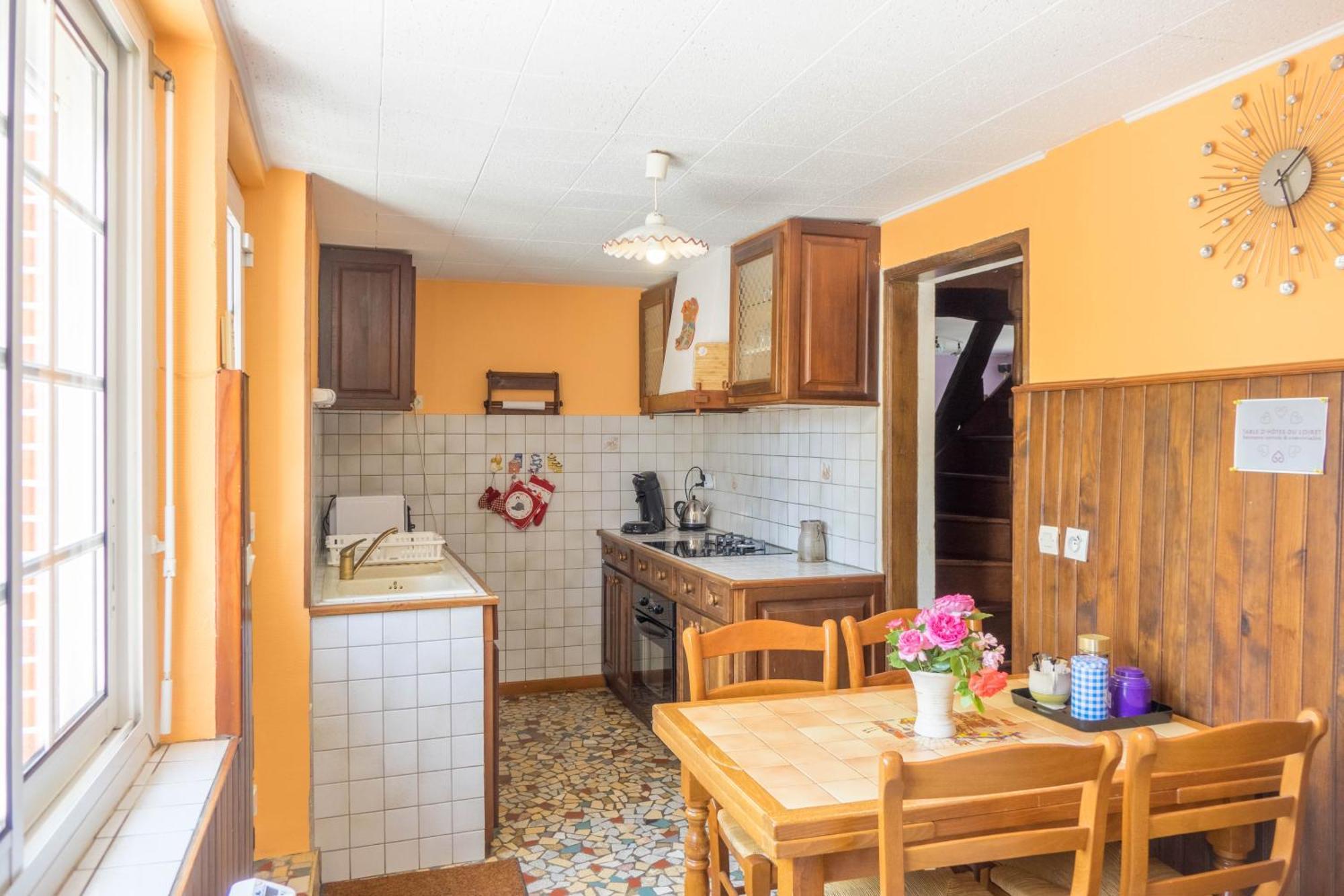 Chantilly ,Petit Dejeuner Et Table D'Hotes Possible Noyers  Exterior photo