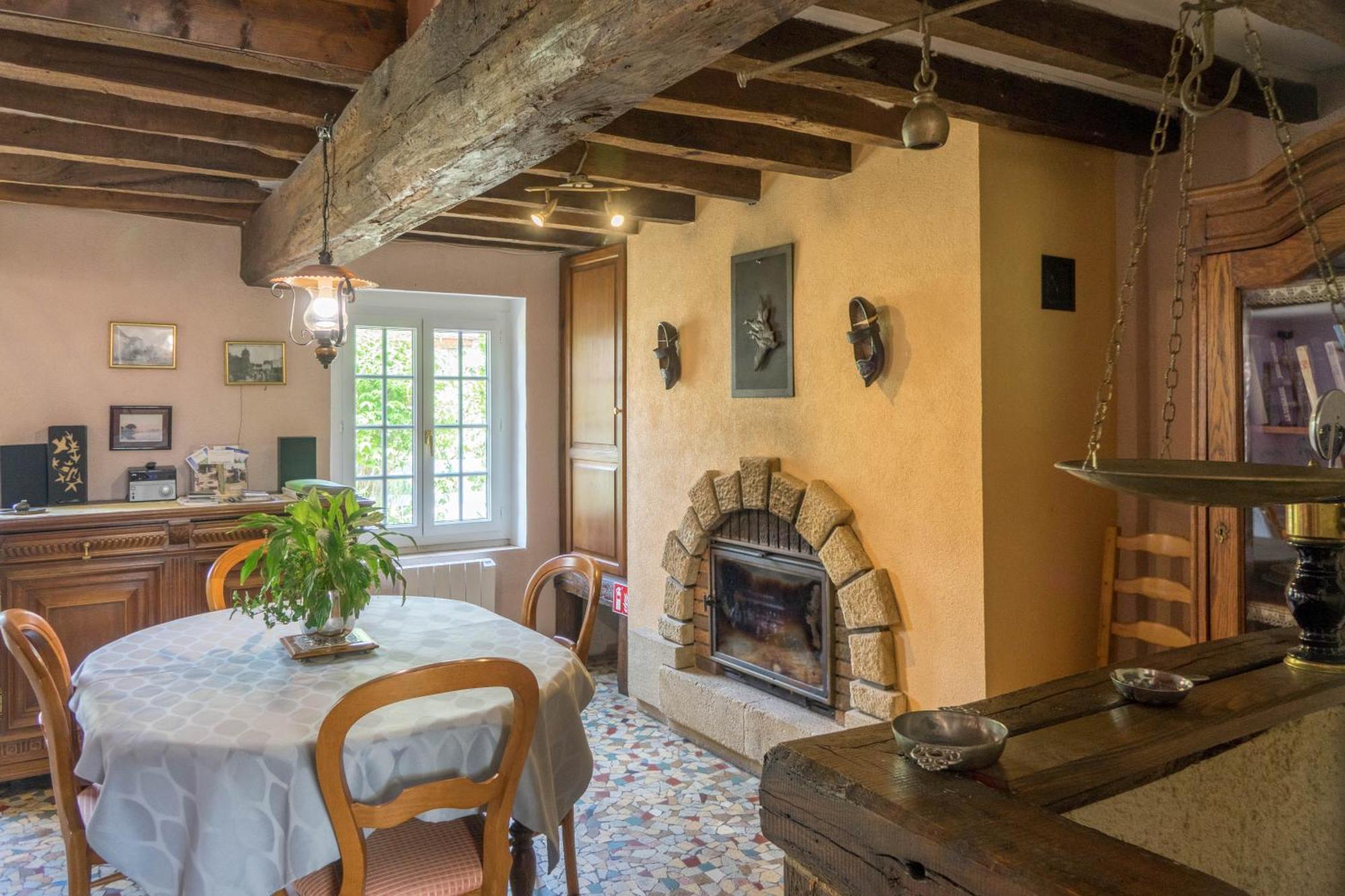 Chantilly ,Petit Dejeuner Et Table D'Hotes Possible Noyers  Exterior photo
