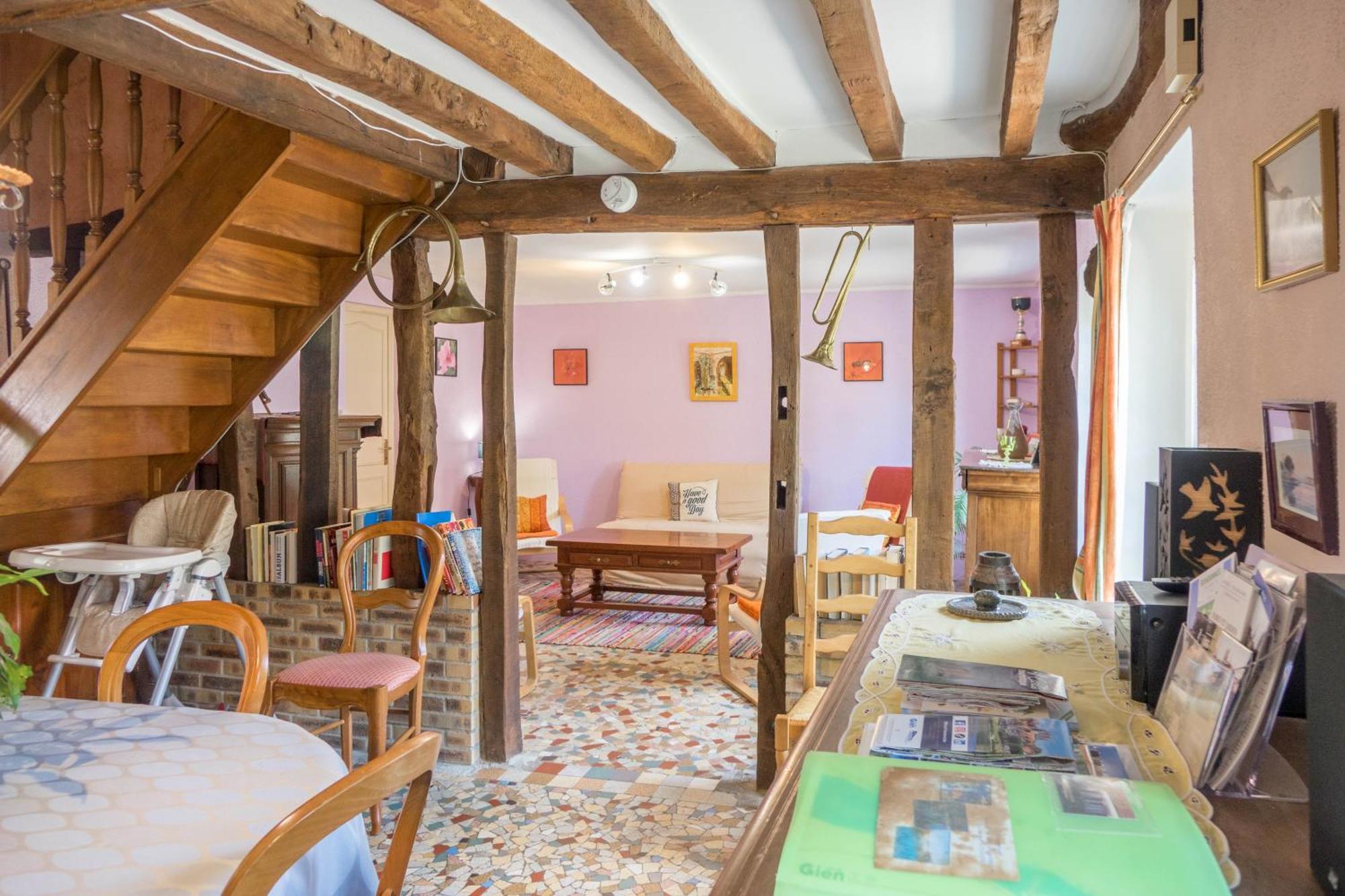 Chantilly ,Petit Dejeuner Et Table D'Hotes Possible Noyers  Exterior photo