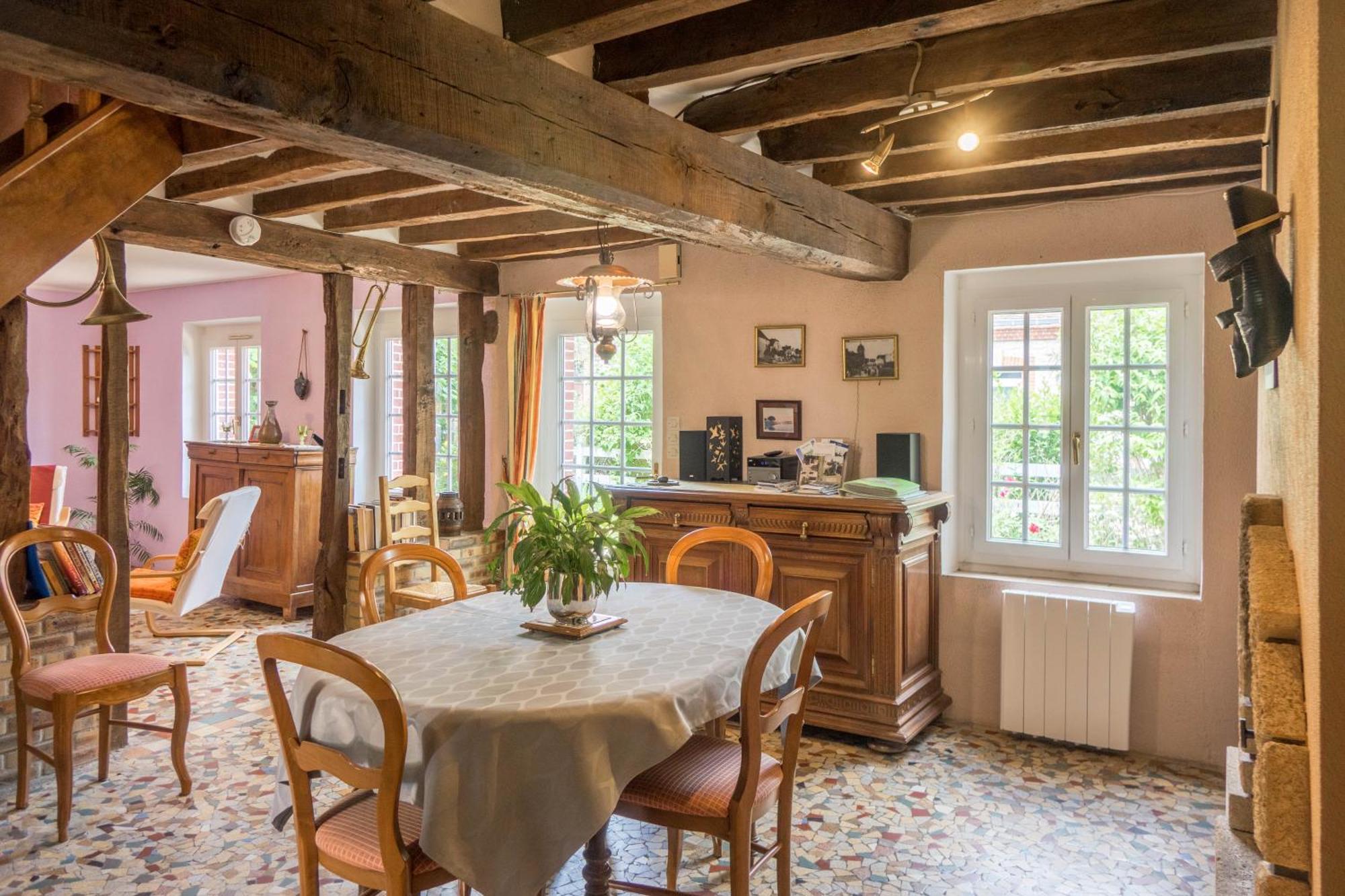 Chantilly ,Petit Dejeuner Et Table D'Hotes Possible Noyers  Exterior photo
